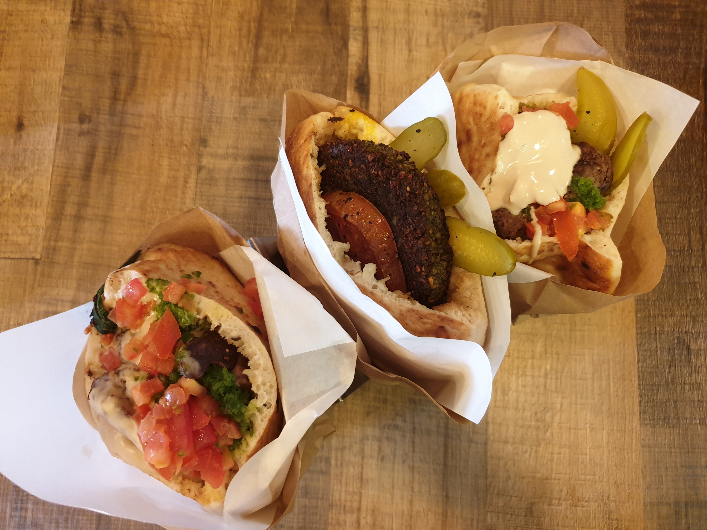 文化 美食以色列饮食也有不少素食佳肴,例如鹰嘴豆丸子falefel,是代表