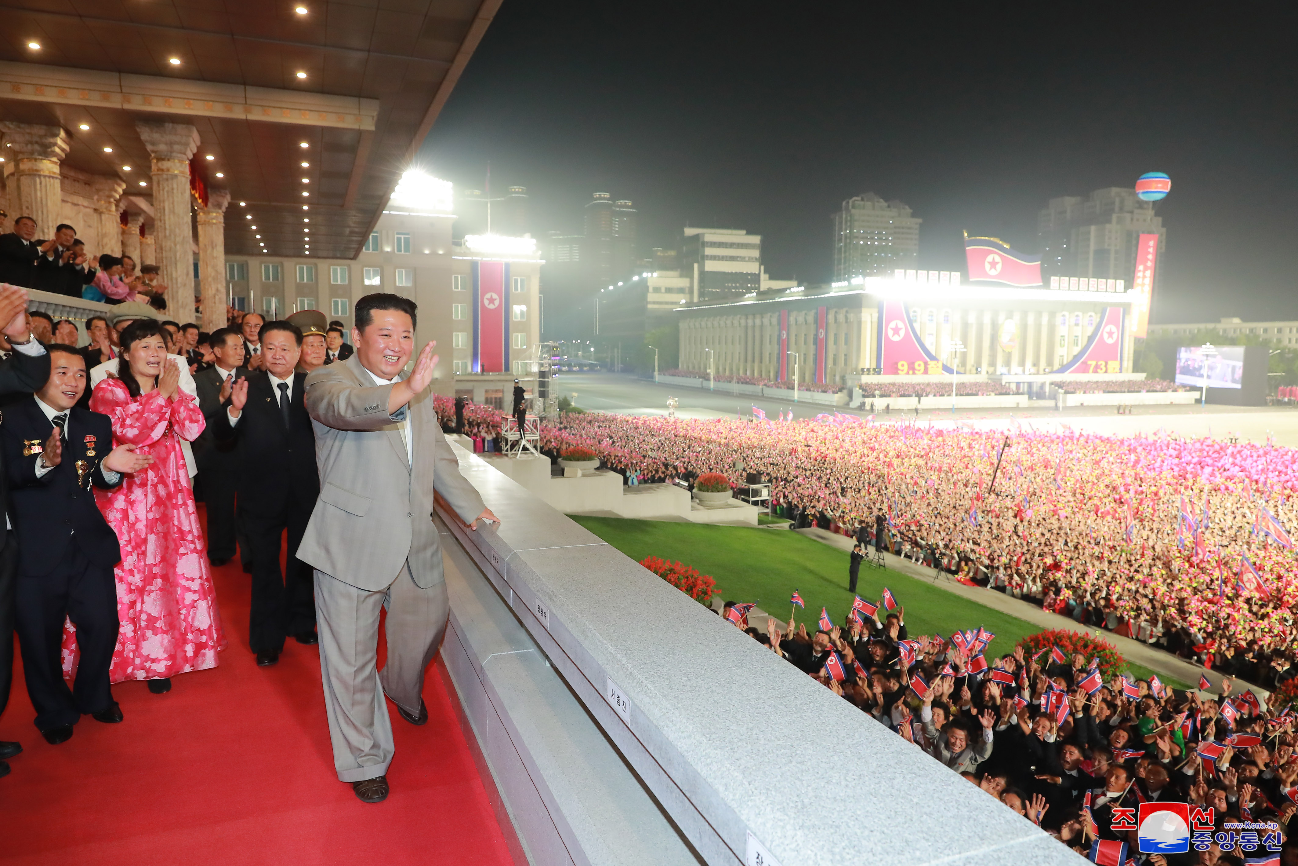 【图集】朝鲜夜间阅兵庆国庆 侧重增强内部凝聚