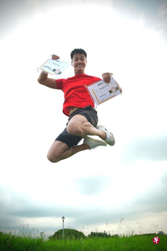 陈邦鋆考取两证书