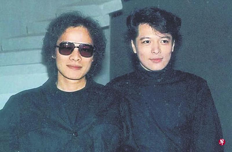 上世纪七八十年代名噪一时的歌手刘文正(右)唱红过罗大佑不少作品