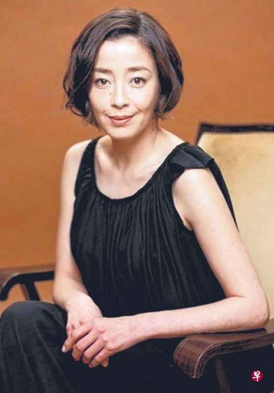 娱乐(日本讯)42岁日本女星宫泽理惠2009年2月带球闪嫁企业家老公,5月
