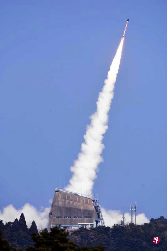 日本成功发射世界最小型火箭