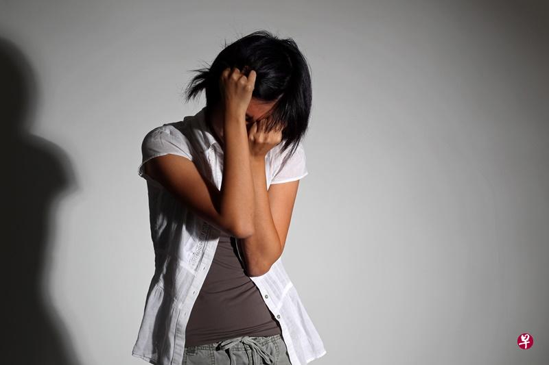 银屑病患者可能因身体明显的症 状,而感到被孤立.(档案照)