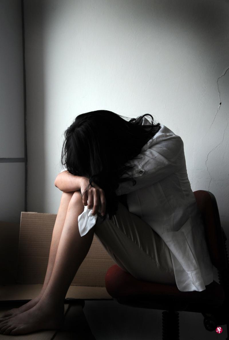 无数个夜晚,当我想到这前上司的诅咒导致我落到这种处境时,无助的泪水