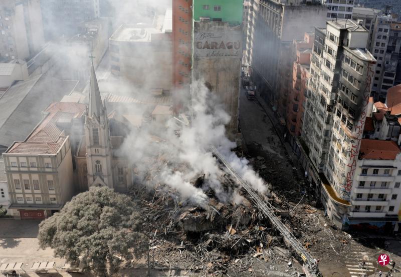数百人非法居住 巴西大楼起火倒塌