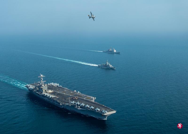 穿梭在海上的美国军舰.(法新社)