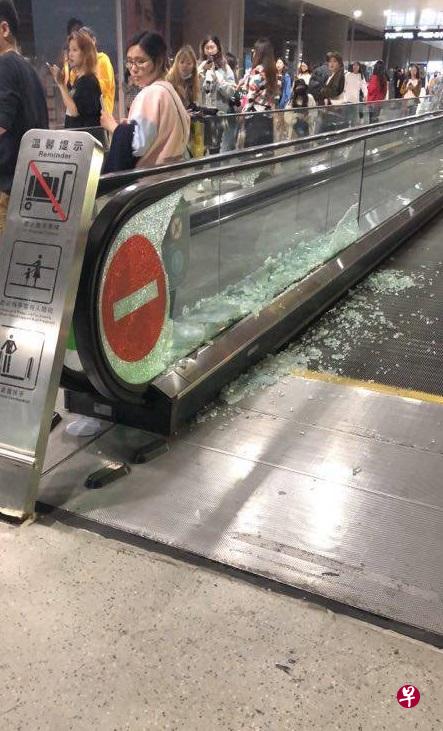 疑似跟民众追星有关 上海虹桥机场扶梯玻璃被破坏