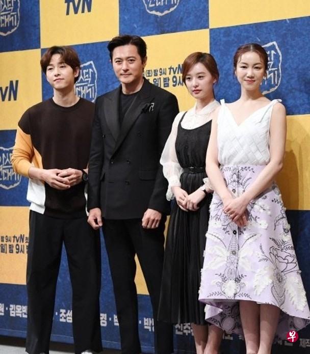 宋仲基(左起),张东健,金智媛,金玉彬出席《阿斯达年代记》记者会.