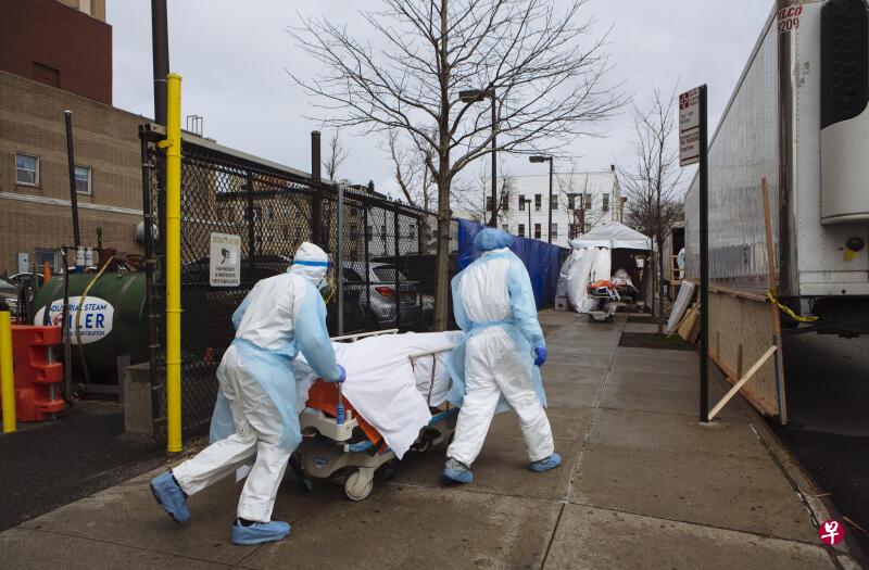 美国冠病疫情急剧恶化,周四(2日)新增1169起死亡病例.(彭博社)