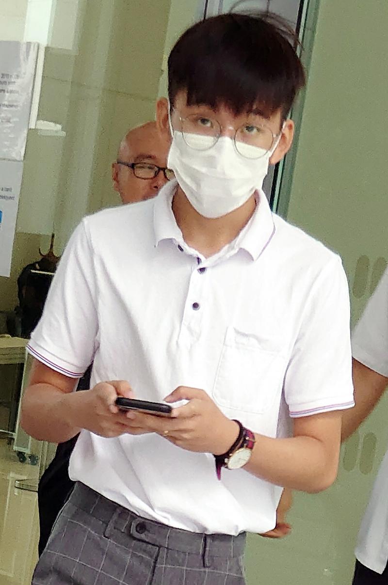 闯女厕偷窥女同学洗澡 理工生判21个月缓刑监视