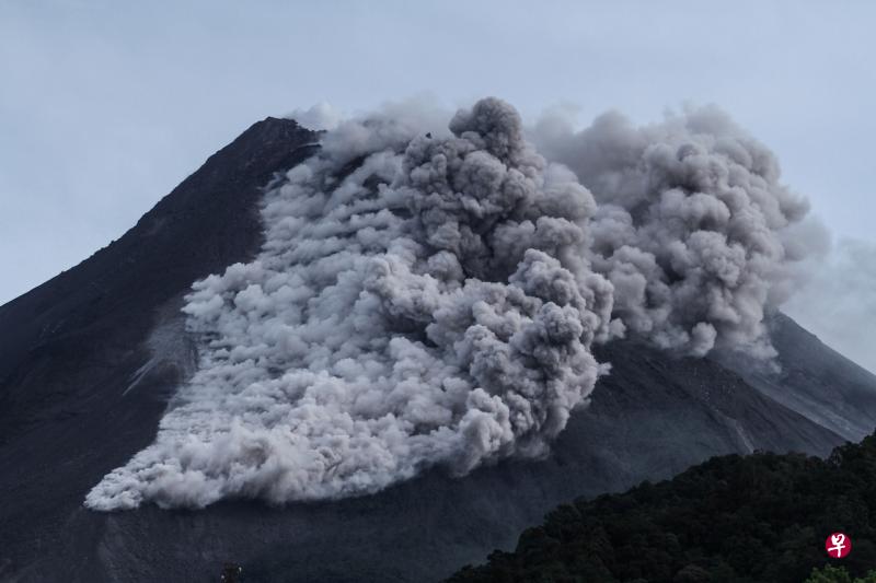 印尼默拉皮火山週一兩度噴發